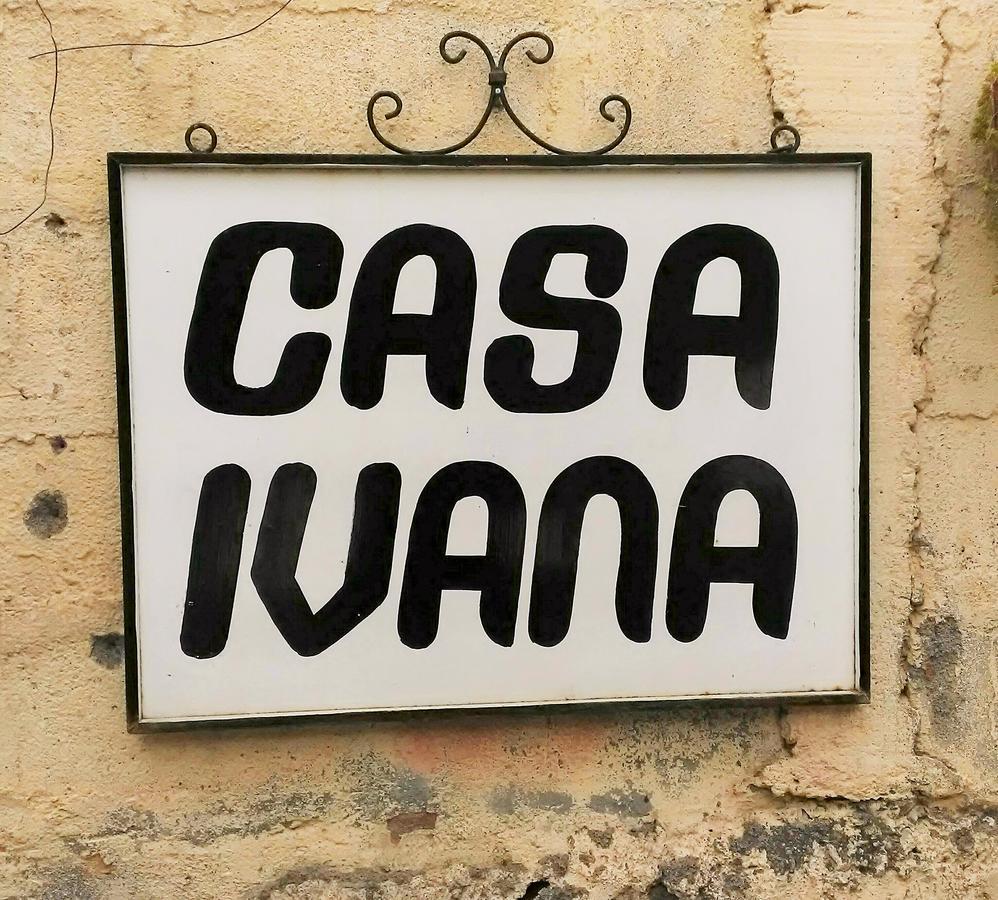 Hostal Casa Ivana León Eksteriør billede